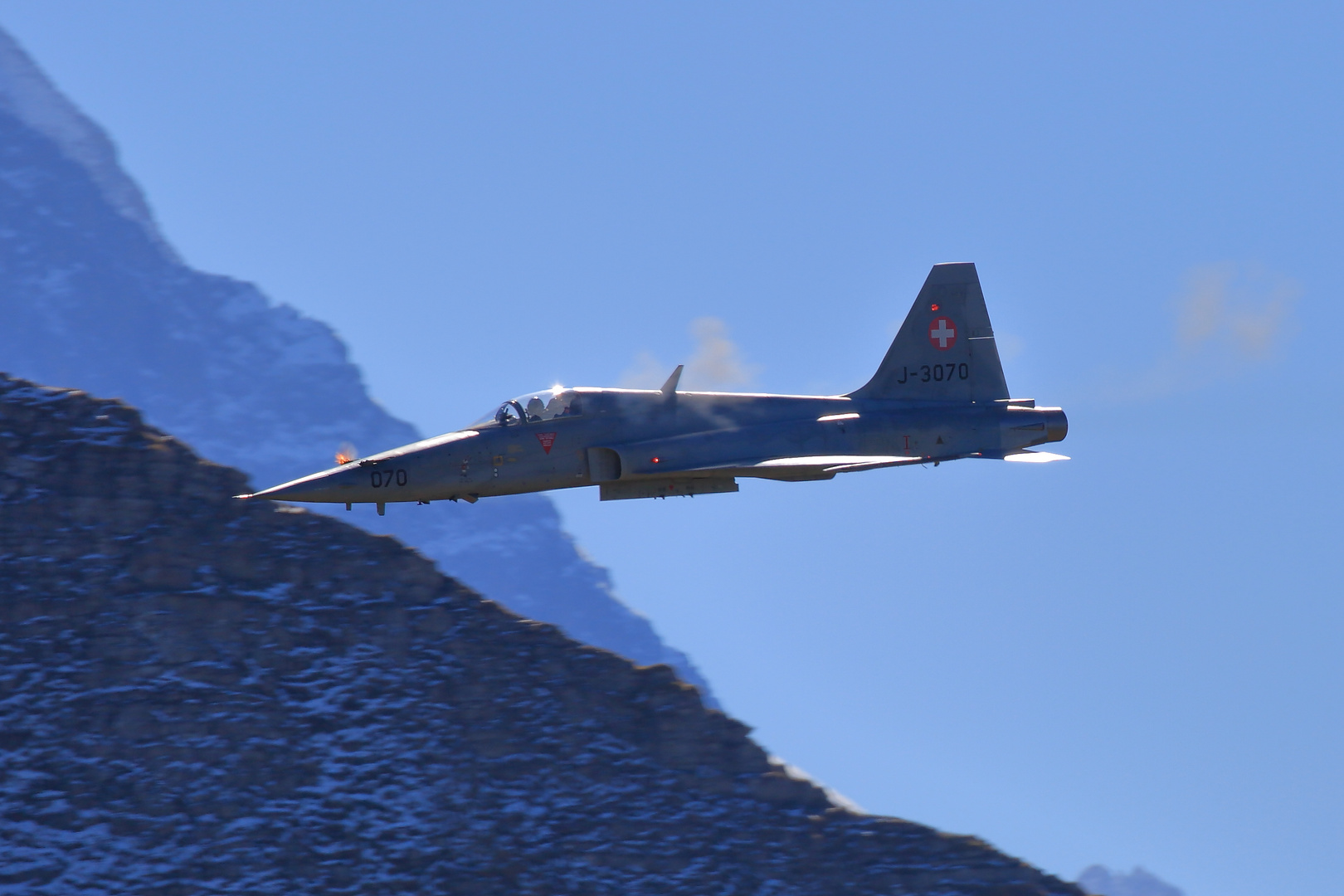 Tiger F5 bei Schussabgabe (Axalp 2017)