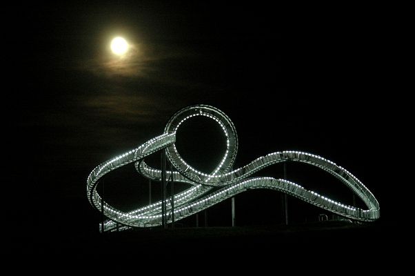 Tiger & Turtle bei Vollmond