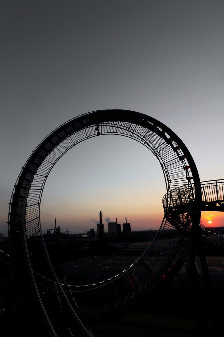 Tiger & Turtle im Sonnenuntergang