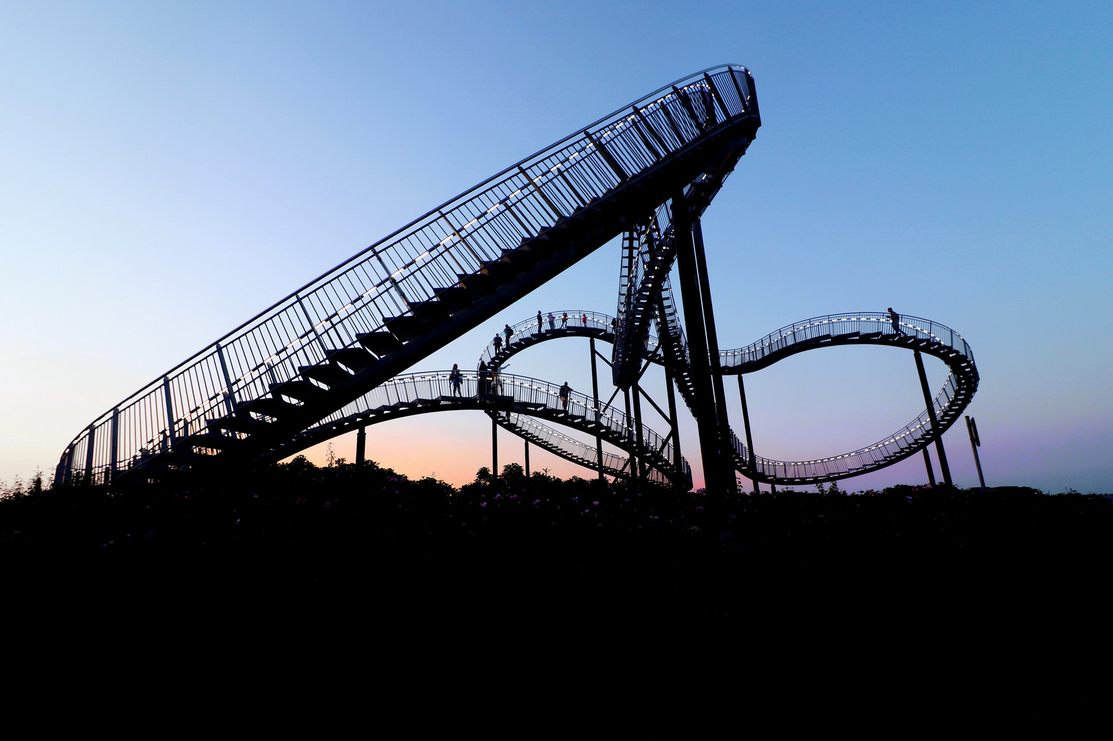 Tiger & Turtle in der Abenddämmerung