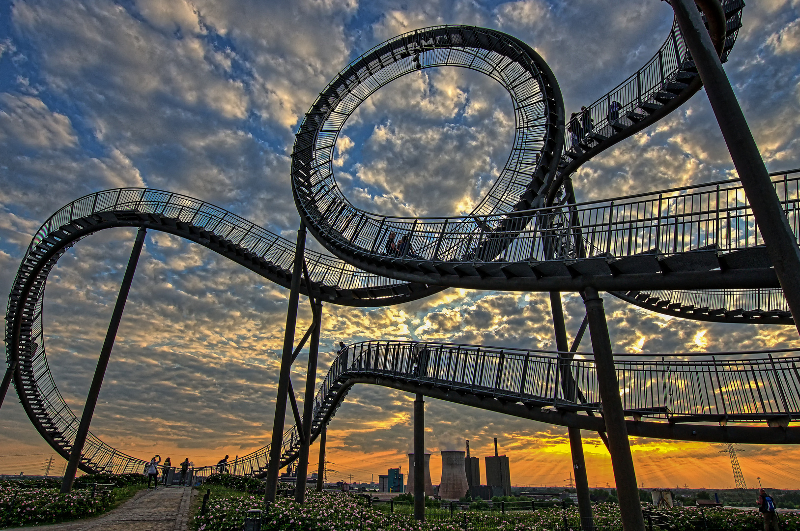 Tiger und Turtle im Sonnenuntergang