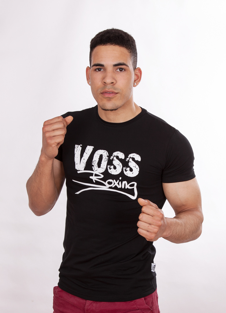 Tim Church im neuen VossBoxing basic Shirt