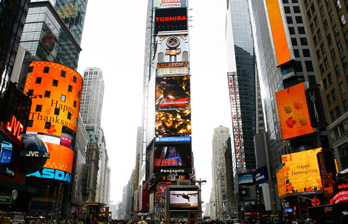 Time Square wuenscht "Happy Thanksgiving"