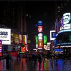 Times Square bei Nacht und Regen - NYC