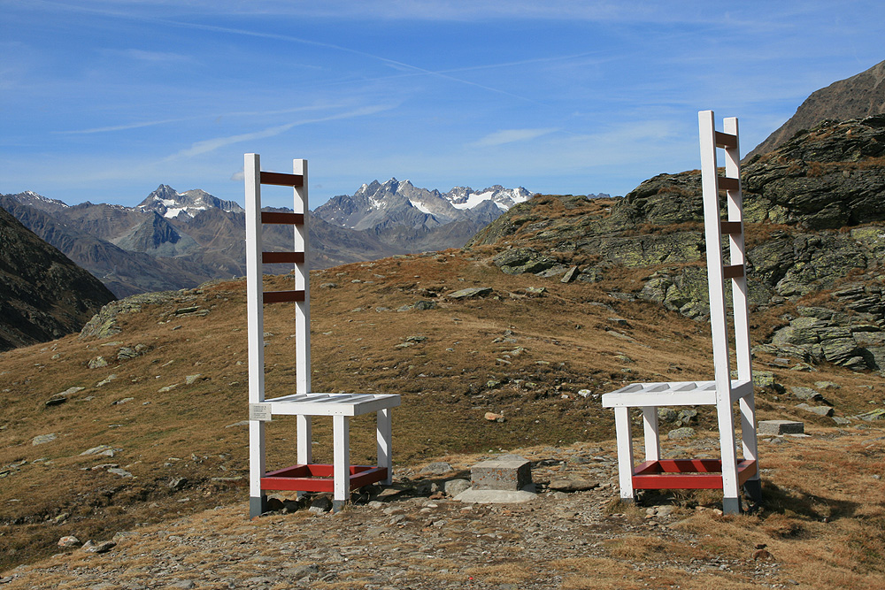 Timmelsjoch - Stühle über Grenzen