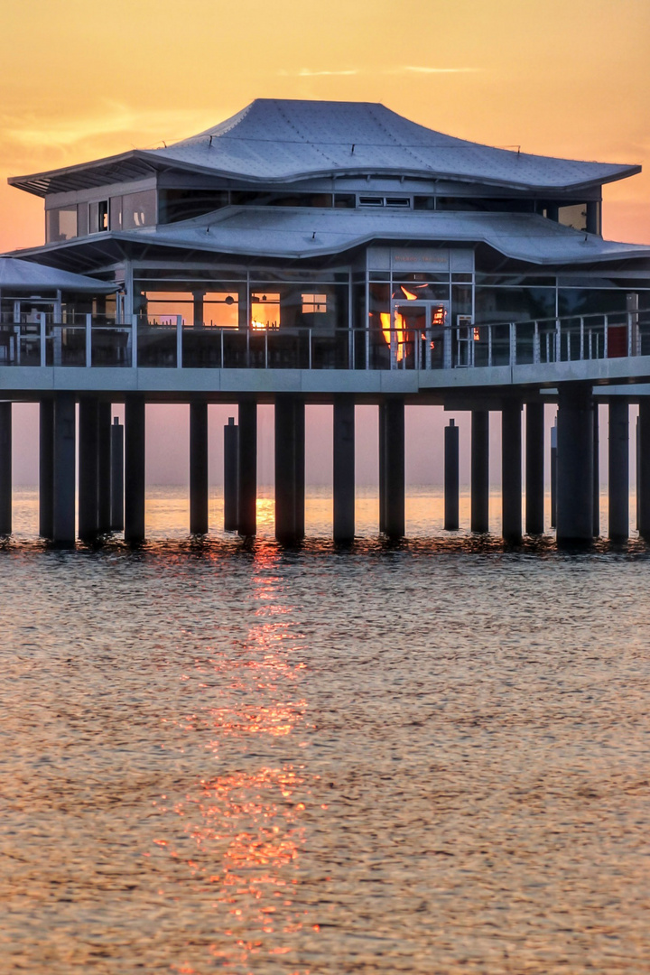 Timmendorfer Strand mit durchscheinenden Durchblick 