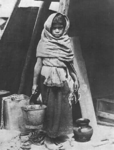 Tina Modotti, Bimba che porta acqua