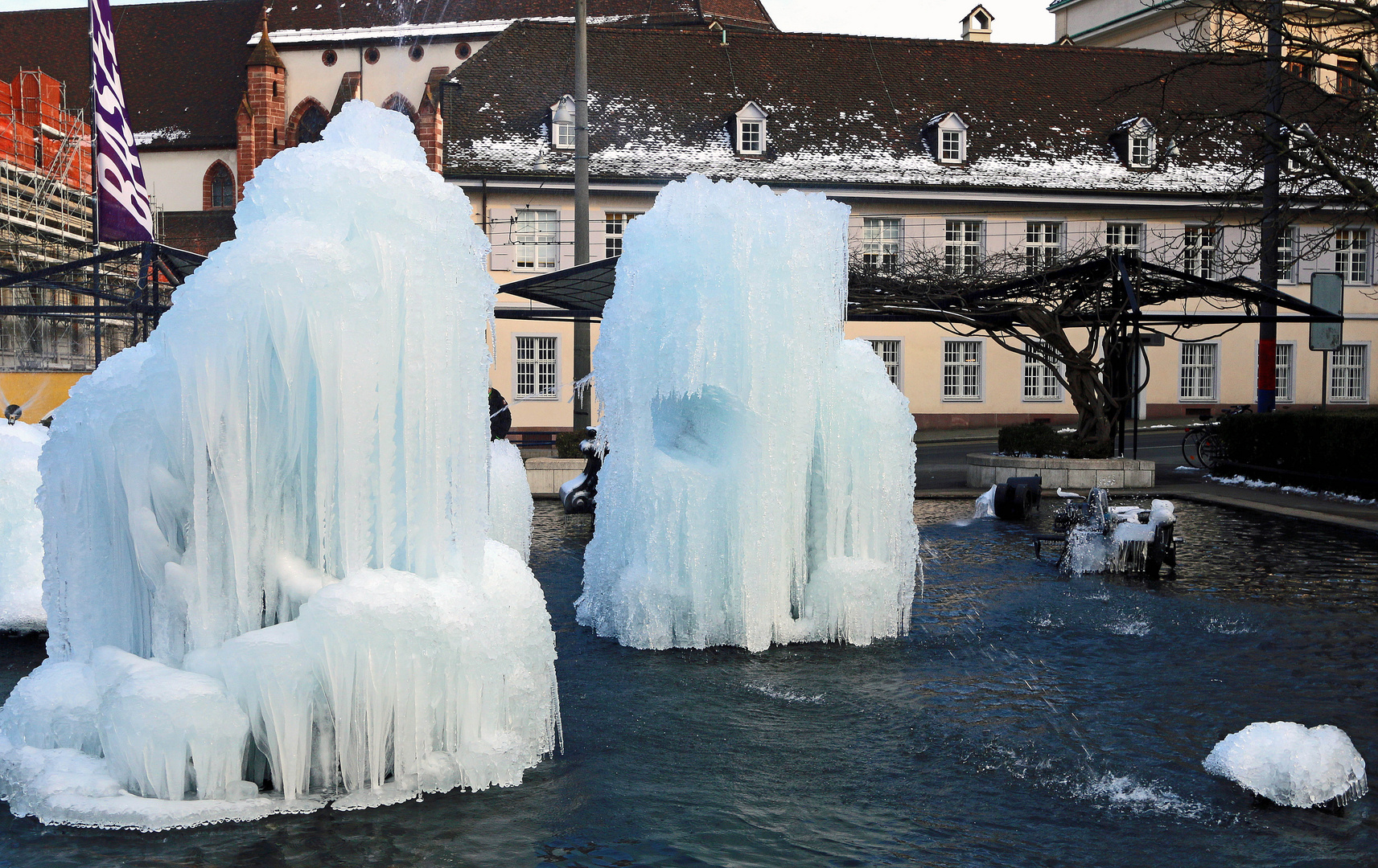 Tinguely Brunnen 3