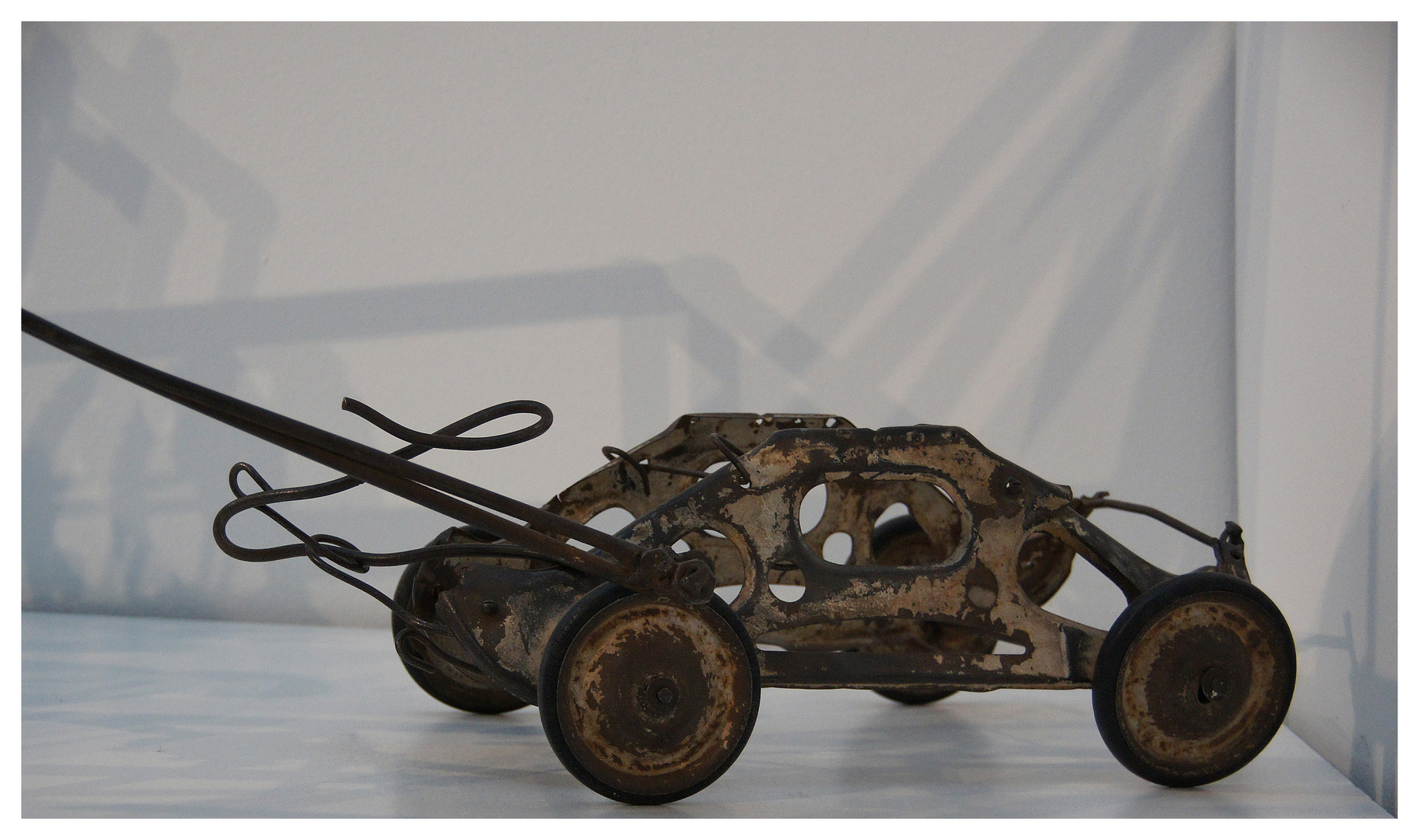 Tinguely- Museum XXXIII: gegängelt