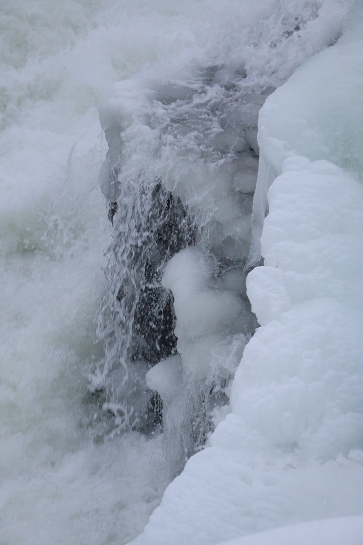 tiny waterfall @ Storforsen