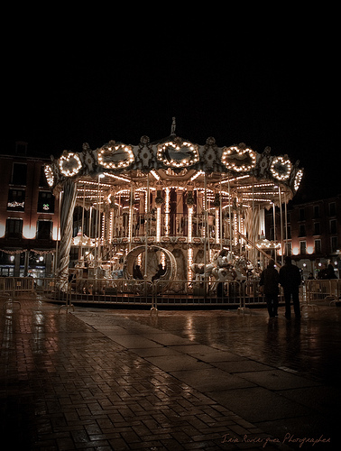 Tiovivo Nocturno / Nachtkarussell