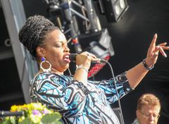 Tipp 12.4.16 Dianne REEVES bei Stgt