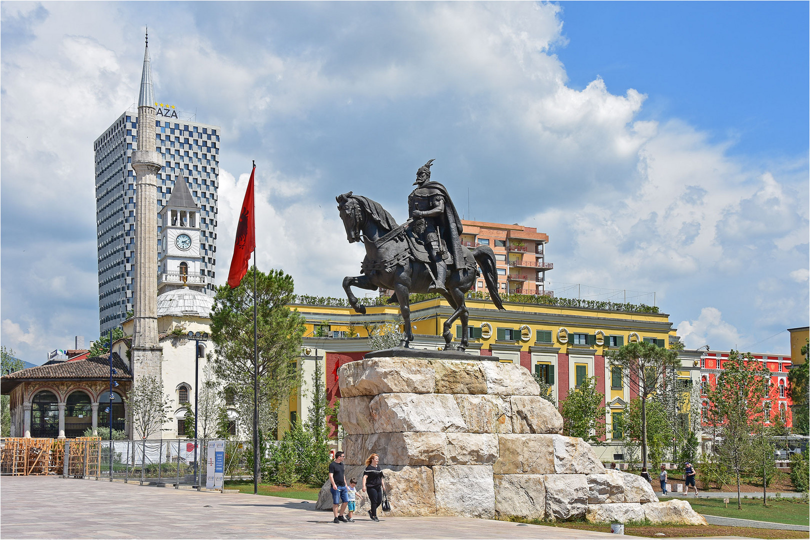 Tirana, Skanderbeg-Platz mit Denkmal des Nationalhelden