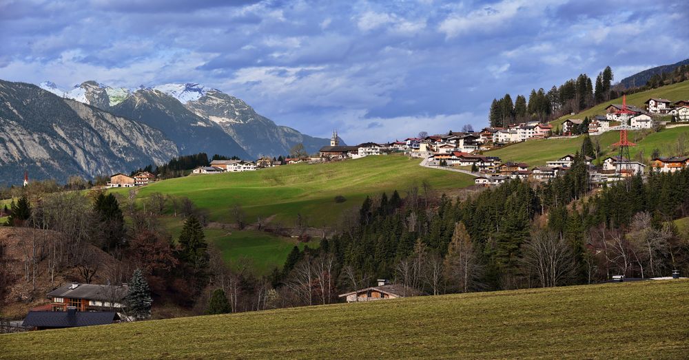 TIROL   - Blick vom Kolsassberg -