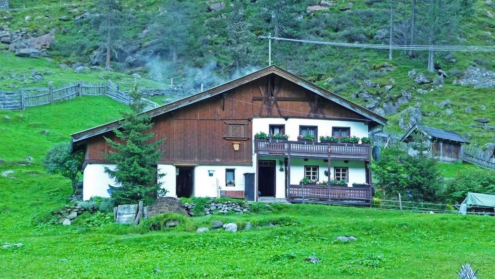 Tiroler Alpenhütte bei Gries im Sellraintal