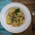 Tiroler Schlutzkrapfen mit brauner Butter und Petersilie