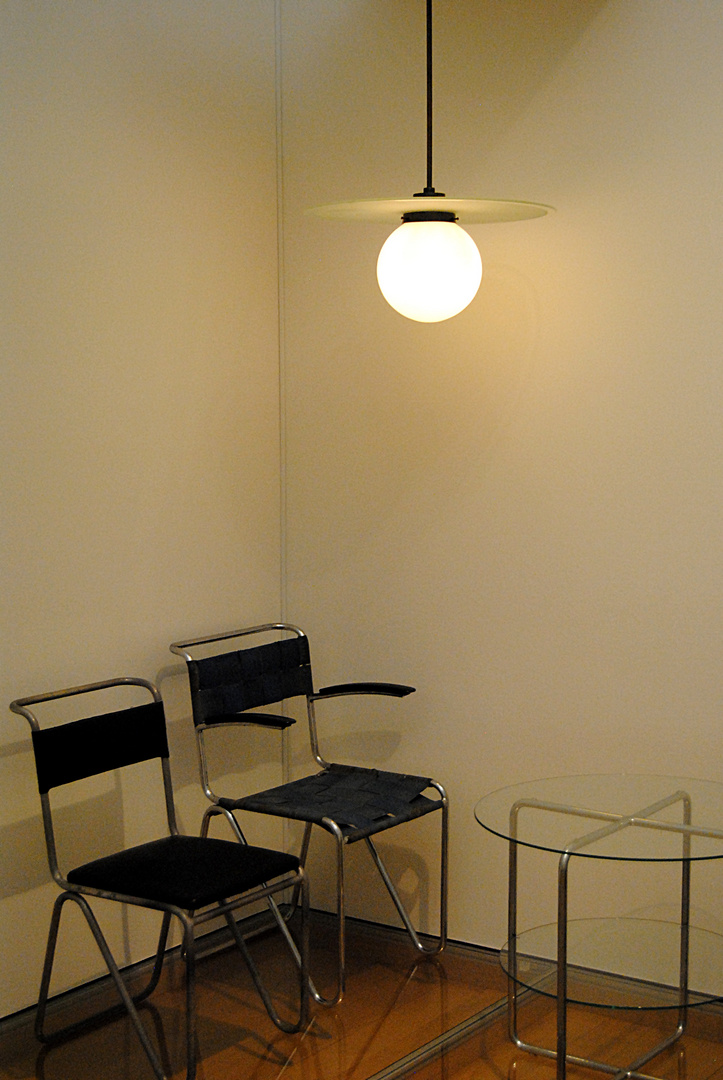 Tisch - 2 Stühle (II)