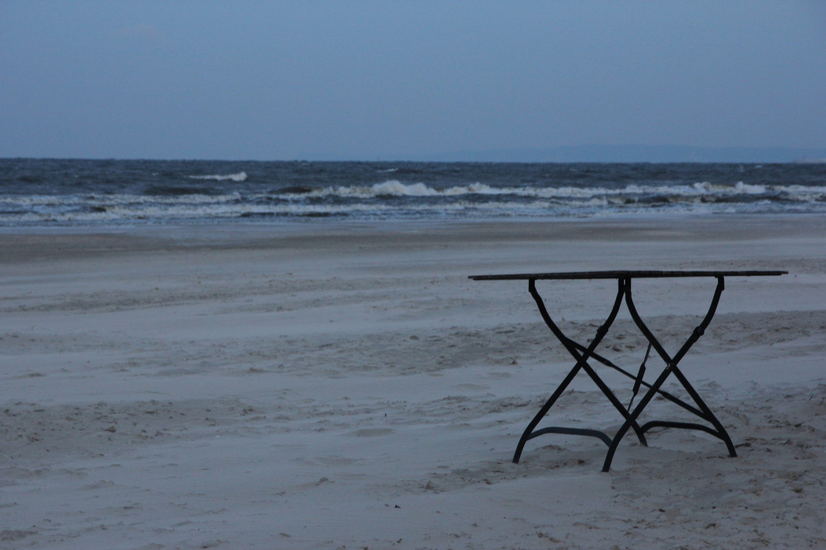 Tisch am Strand