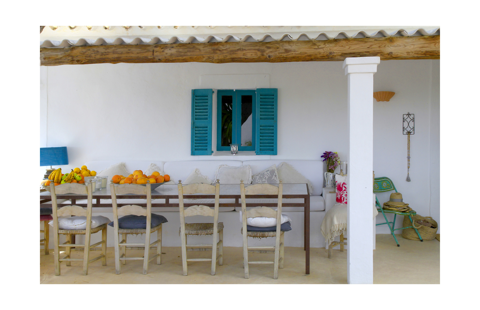 Tisch und Stuhl in Ibiza