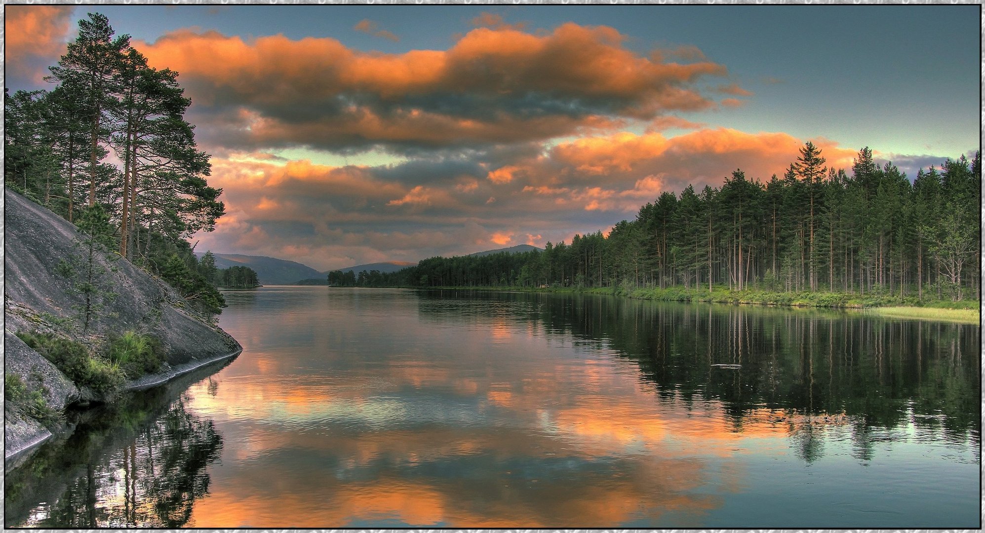 Tjönnefoss am Tyorullvatnet in den letzten Sonnenstrahlen: ( Telemark )  Norwegenreise 2014