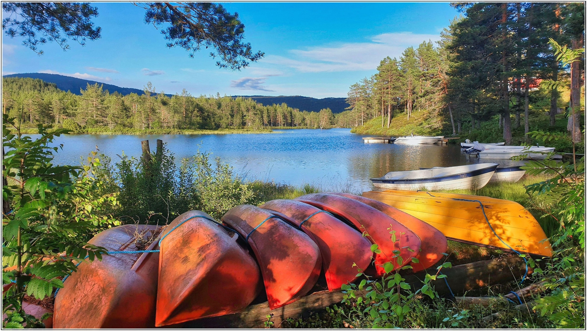 Tjönnefoss am Tyorullvatnet (Telemark) in den letzten Sonnenstrahlen; Norwegen Camperreise 2022