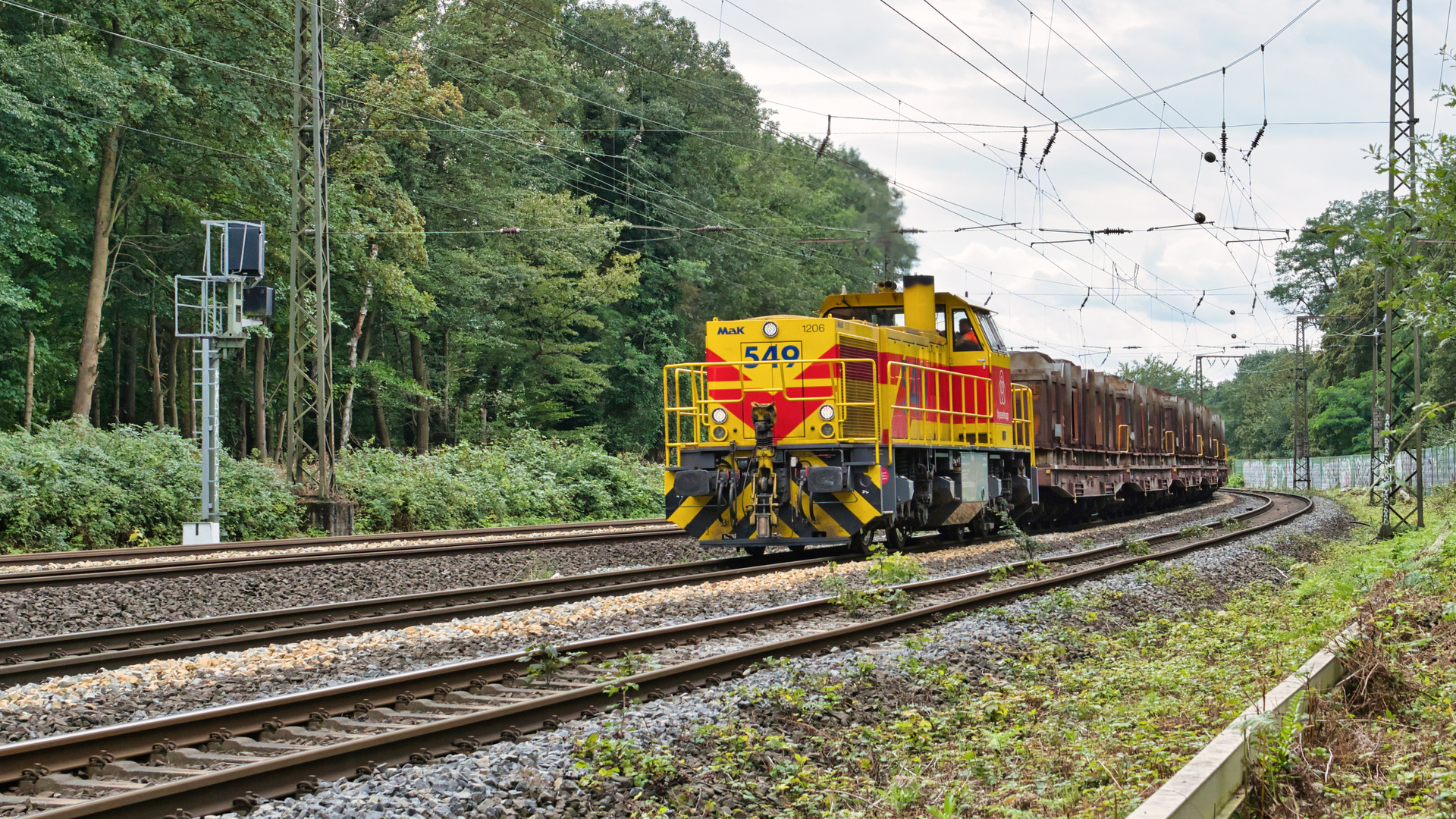 TKSE-Lok 549 beim Abzweig Lotharstraße