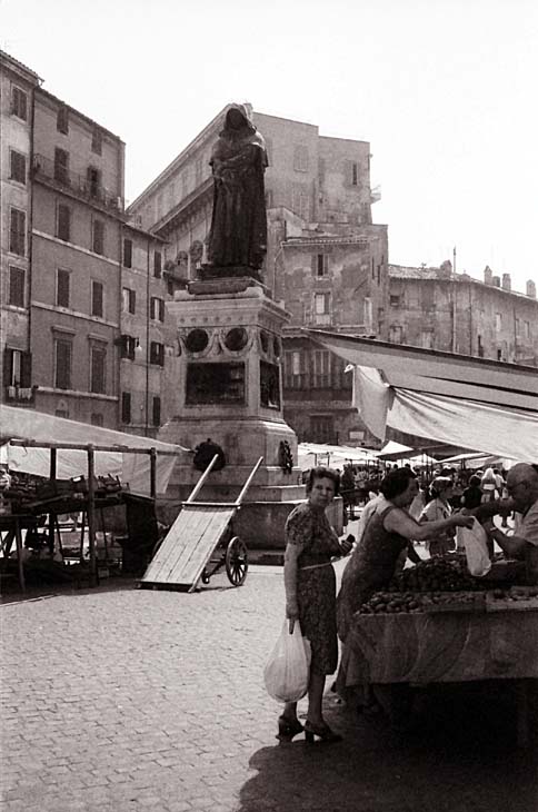 to the market of Campodefiori