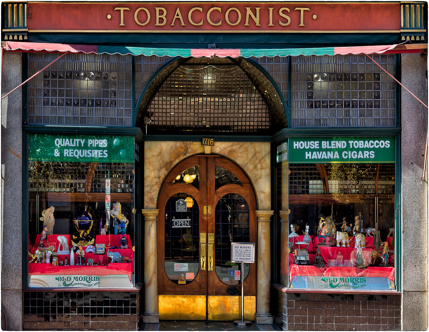 Tobacconist