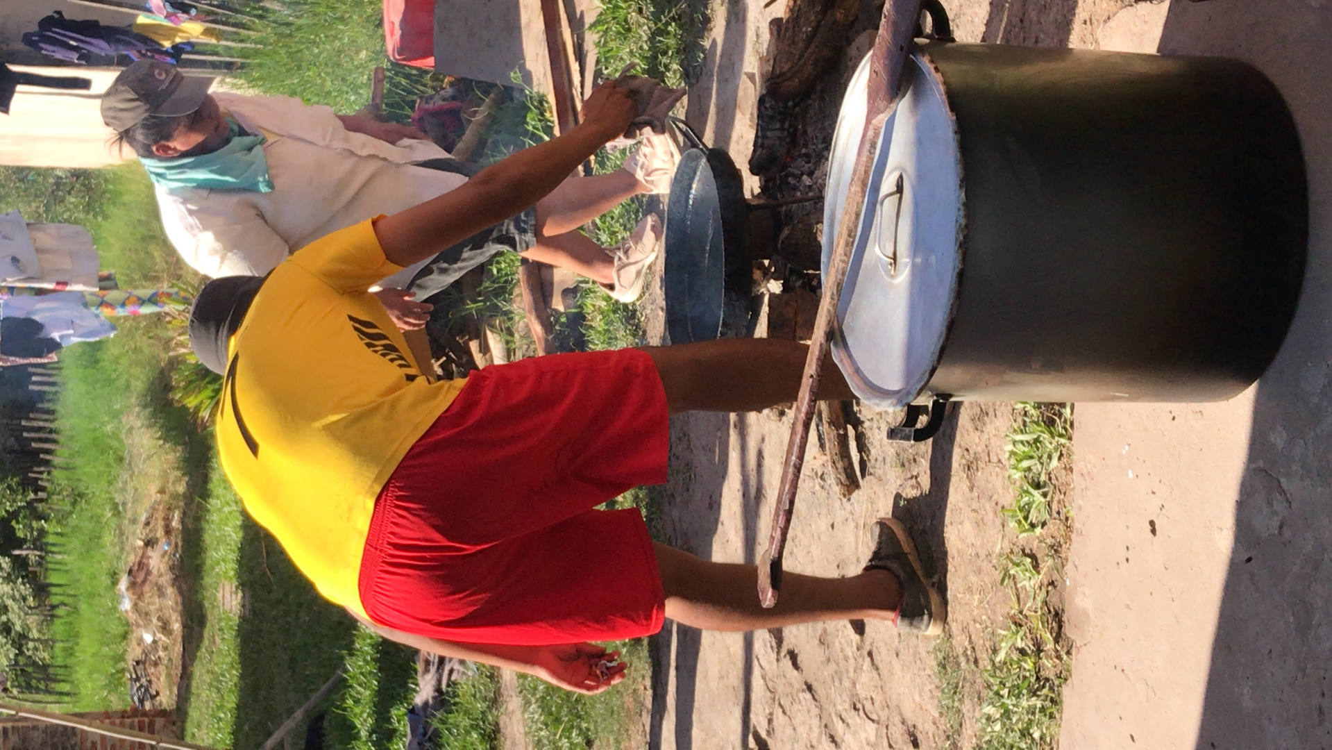 Tobas beim Tortilla backen (II)