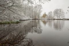 Tobelweiher im unerwarteten Winterkleid...