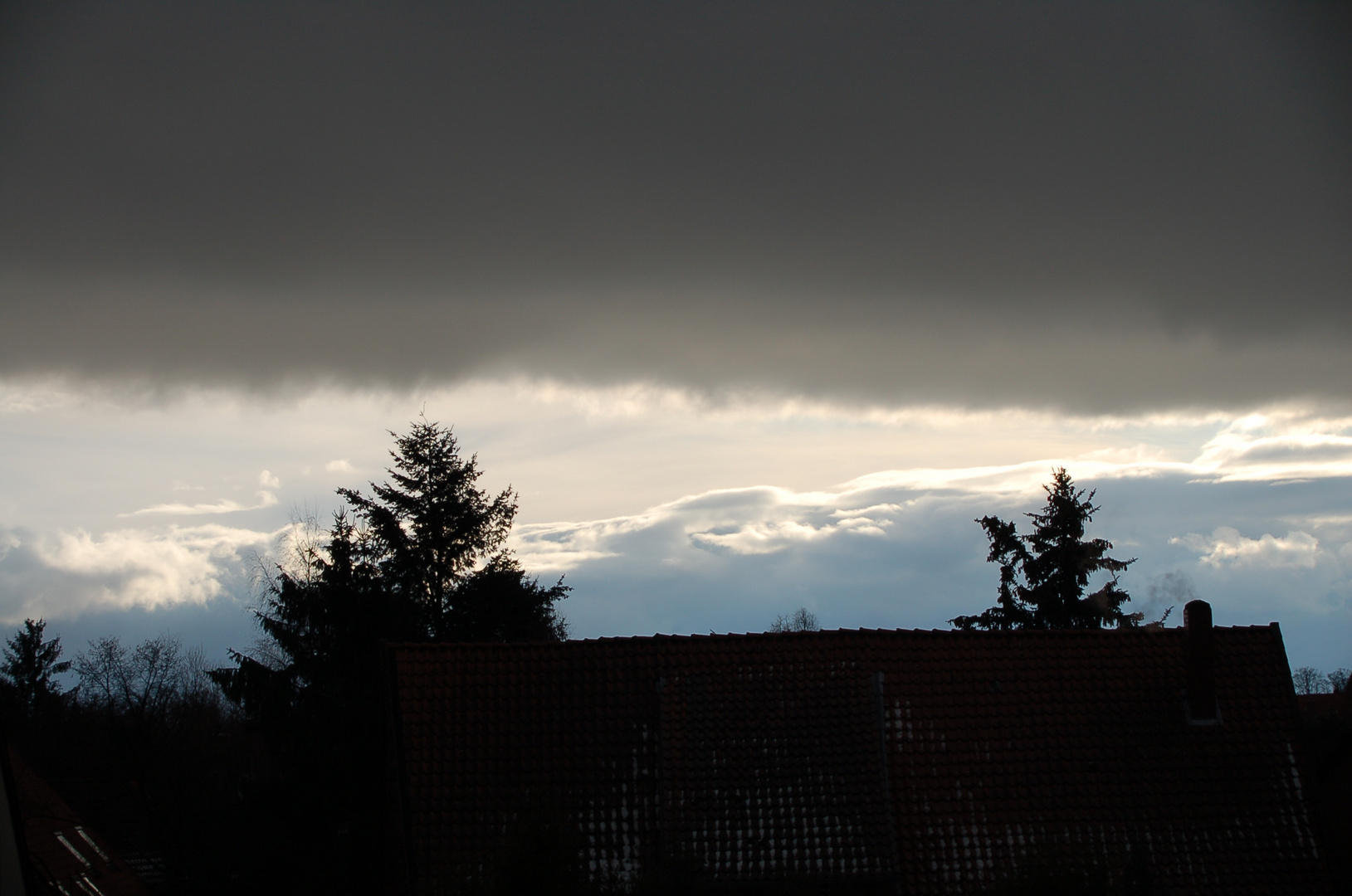 tobender wolkenhimmel