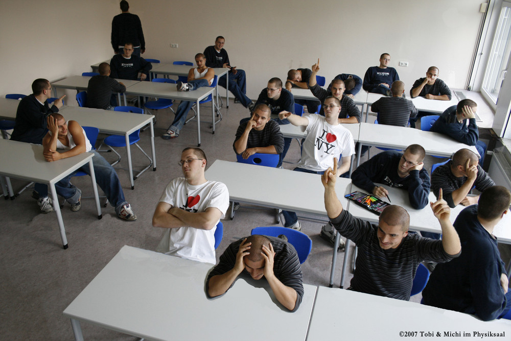 Tobi und Michi im Physiksaal