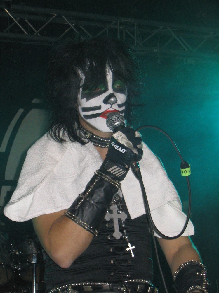 Tobola Csaba als "Peter Criss" (KISS FOREVER BAND)