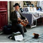 Tocando la zanfoña en la calle