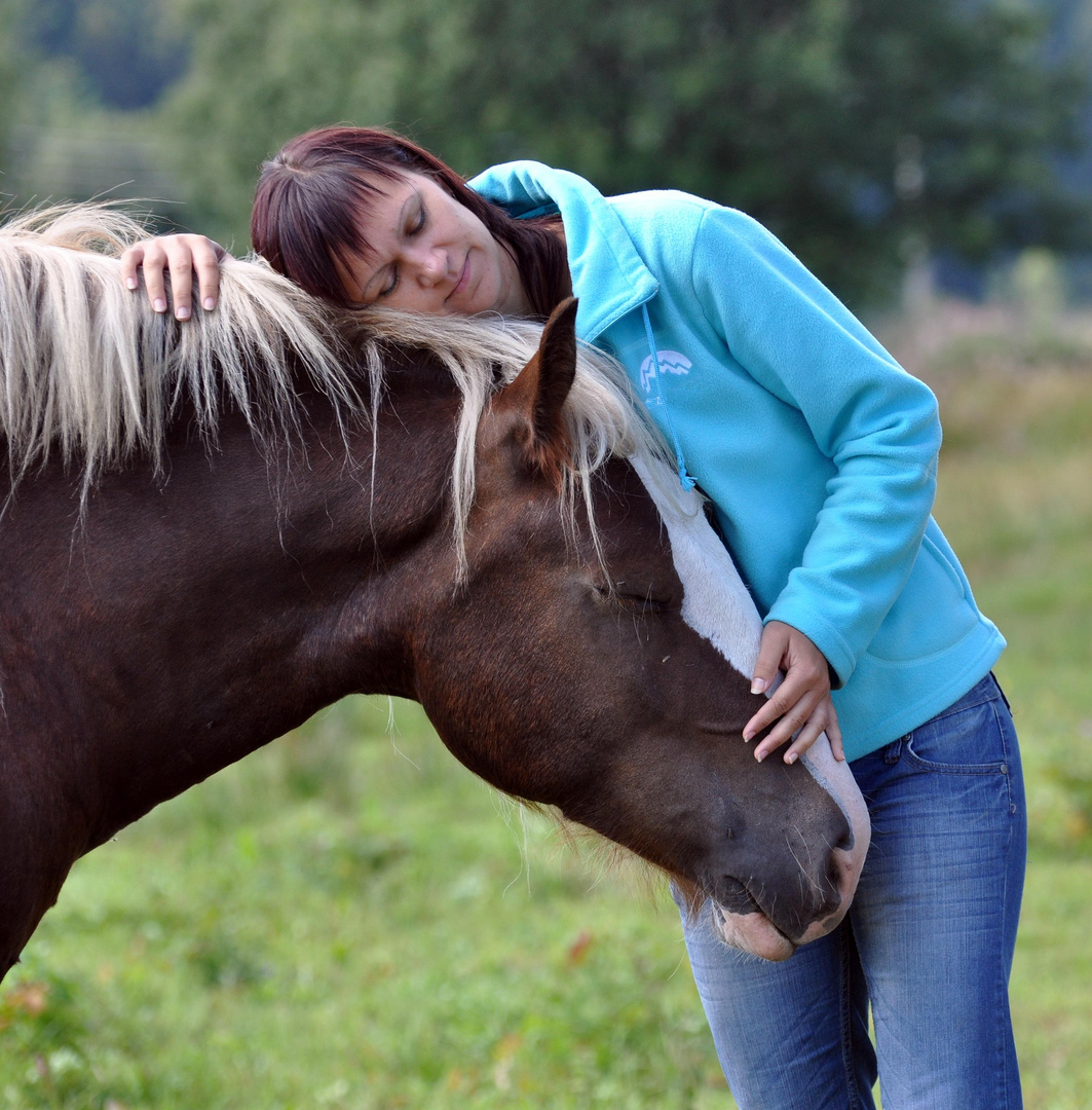 Tochter und Pferd