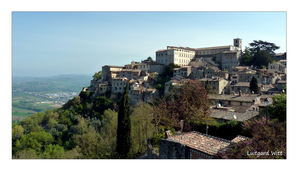 Todi mit Blick in das Tibertal