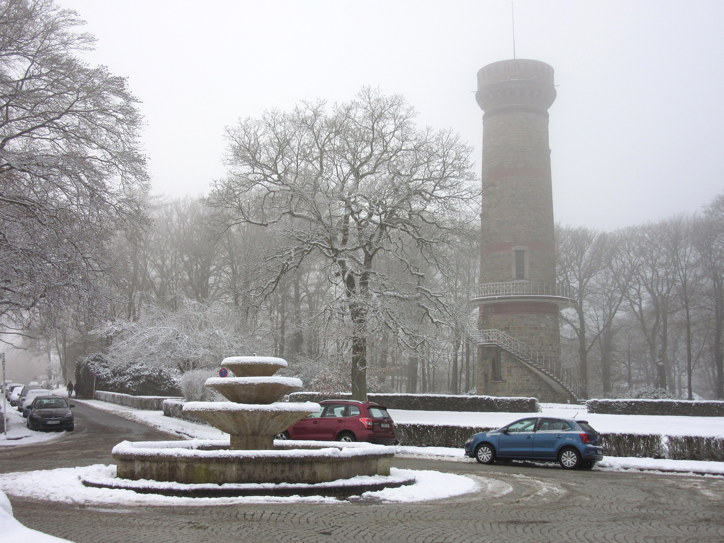 Toelleturm und Brunnen 01/17