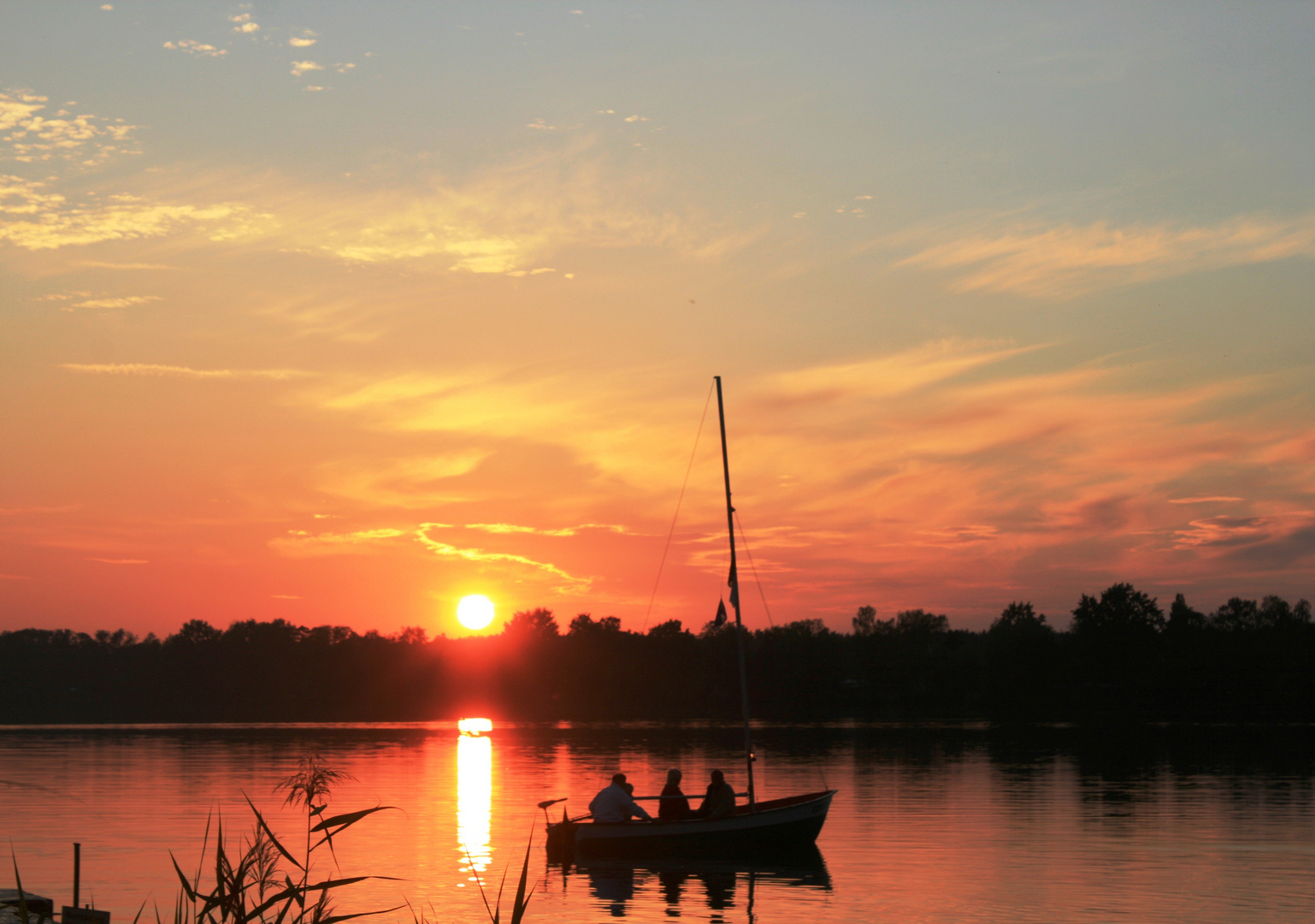 Törn in den Sonnenuntergang am Olbasee