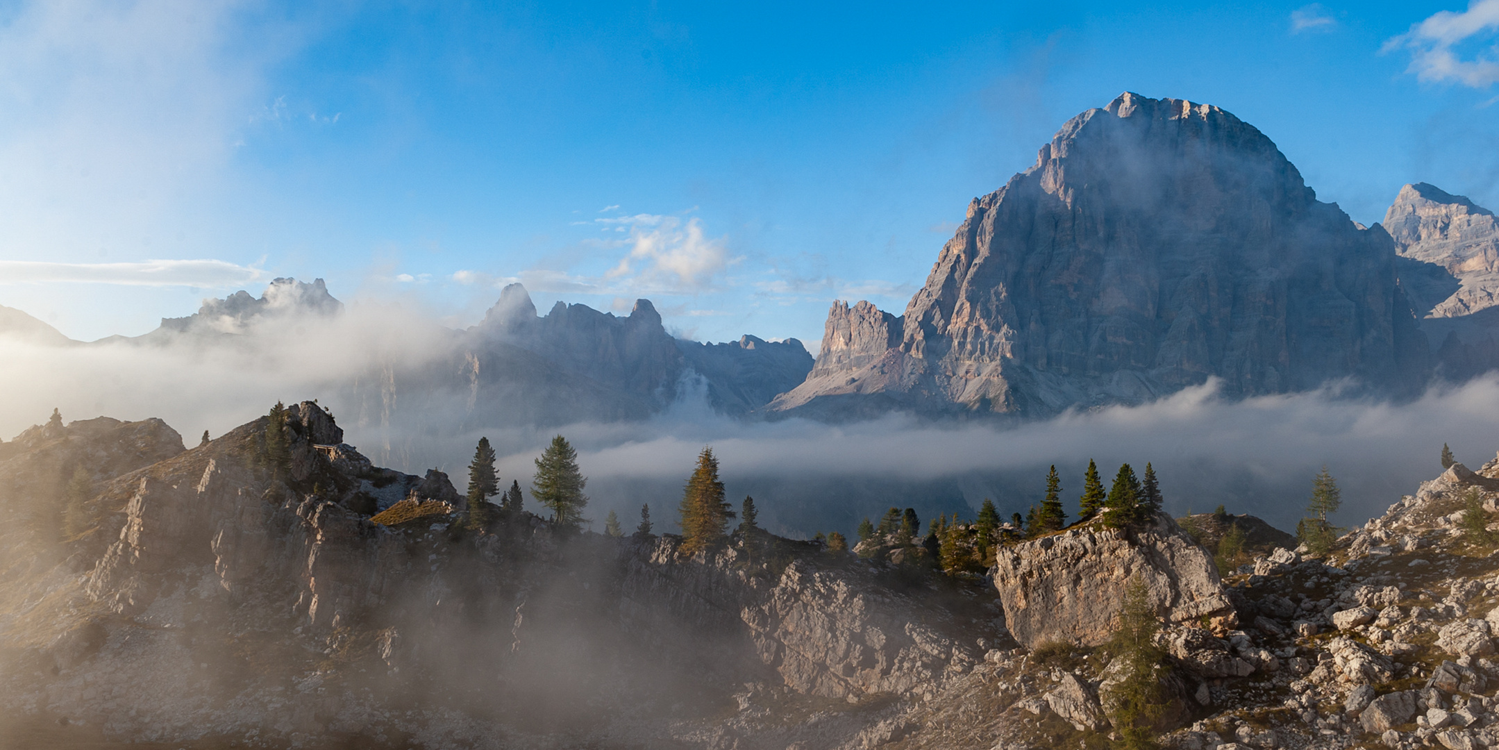 Tofana im herbstlichen Nebel