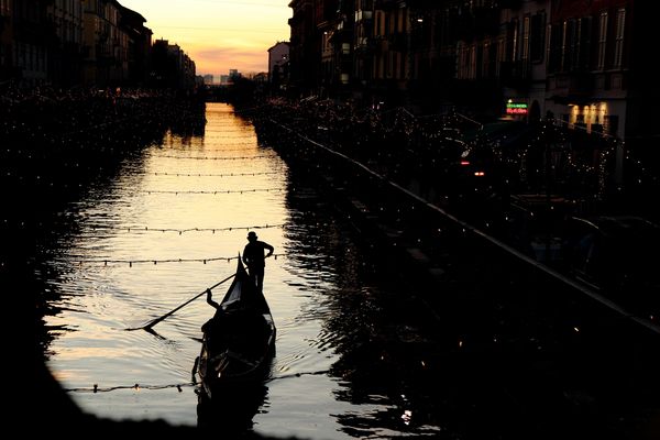 Toh.....una gondola sul Naviglio Grande!