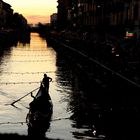 Toh.....una gondola sul Naviglio Grande!