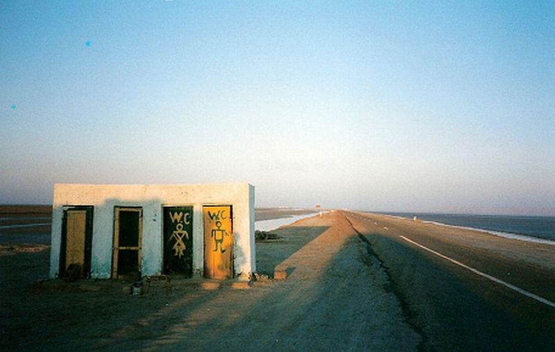 Toilette auf dem „Chott el Jerid“