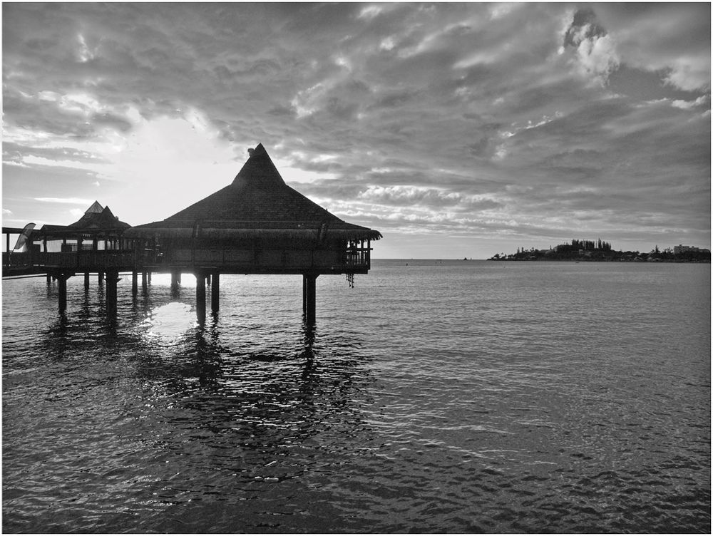 Toits de paillotes à Nouméa