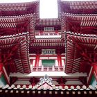 Toitures du grand temple du quartier Chinois de Singapour .