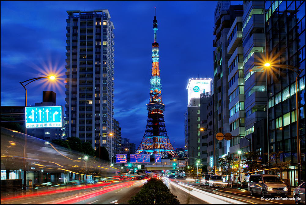 Tokio Tower with traffic