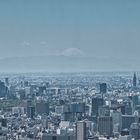 Tokios Skyline und am Horizont der Fuji