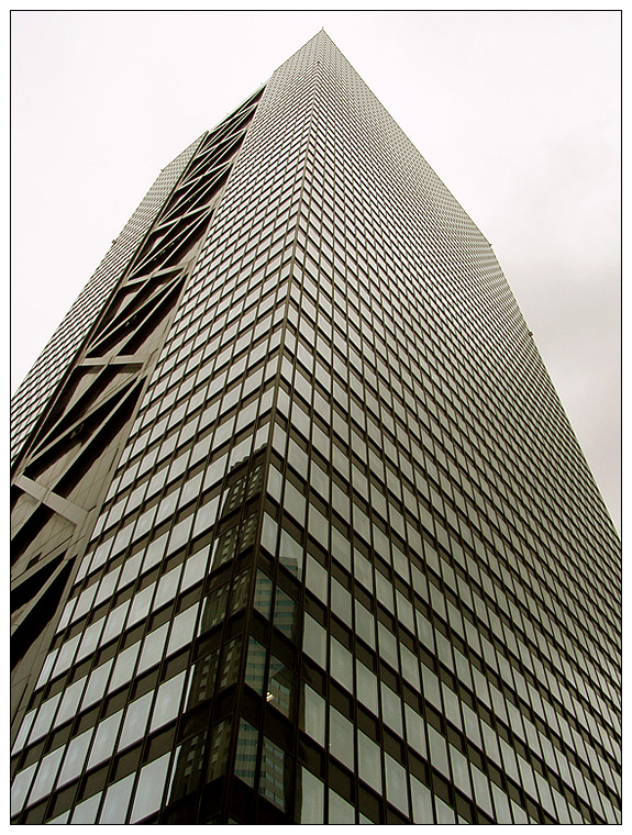 Tokyo: Mitsui Building in West-Shinjuku