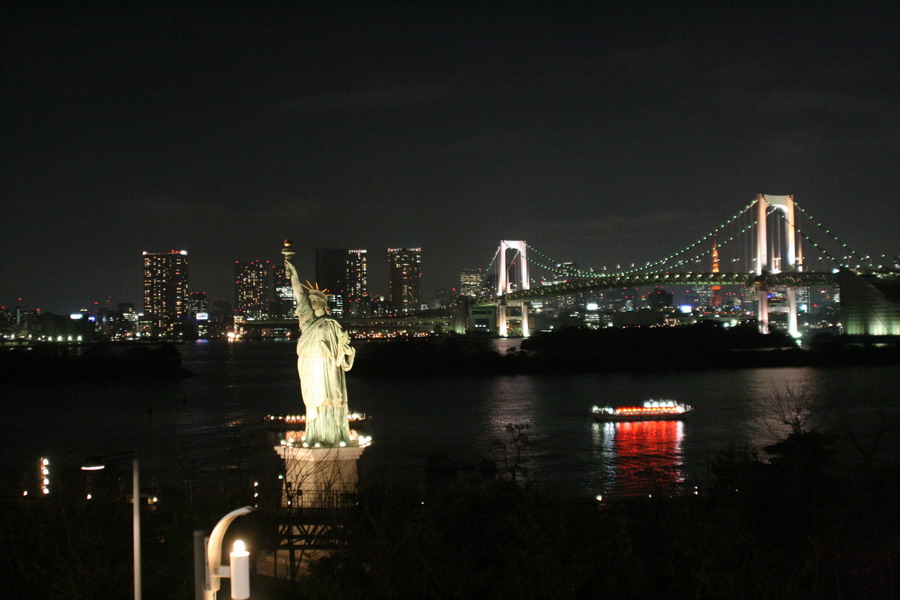 Tokyo - Rainbow-Bridge, Sicht von Aqua-City