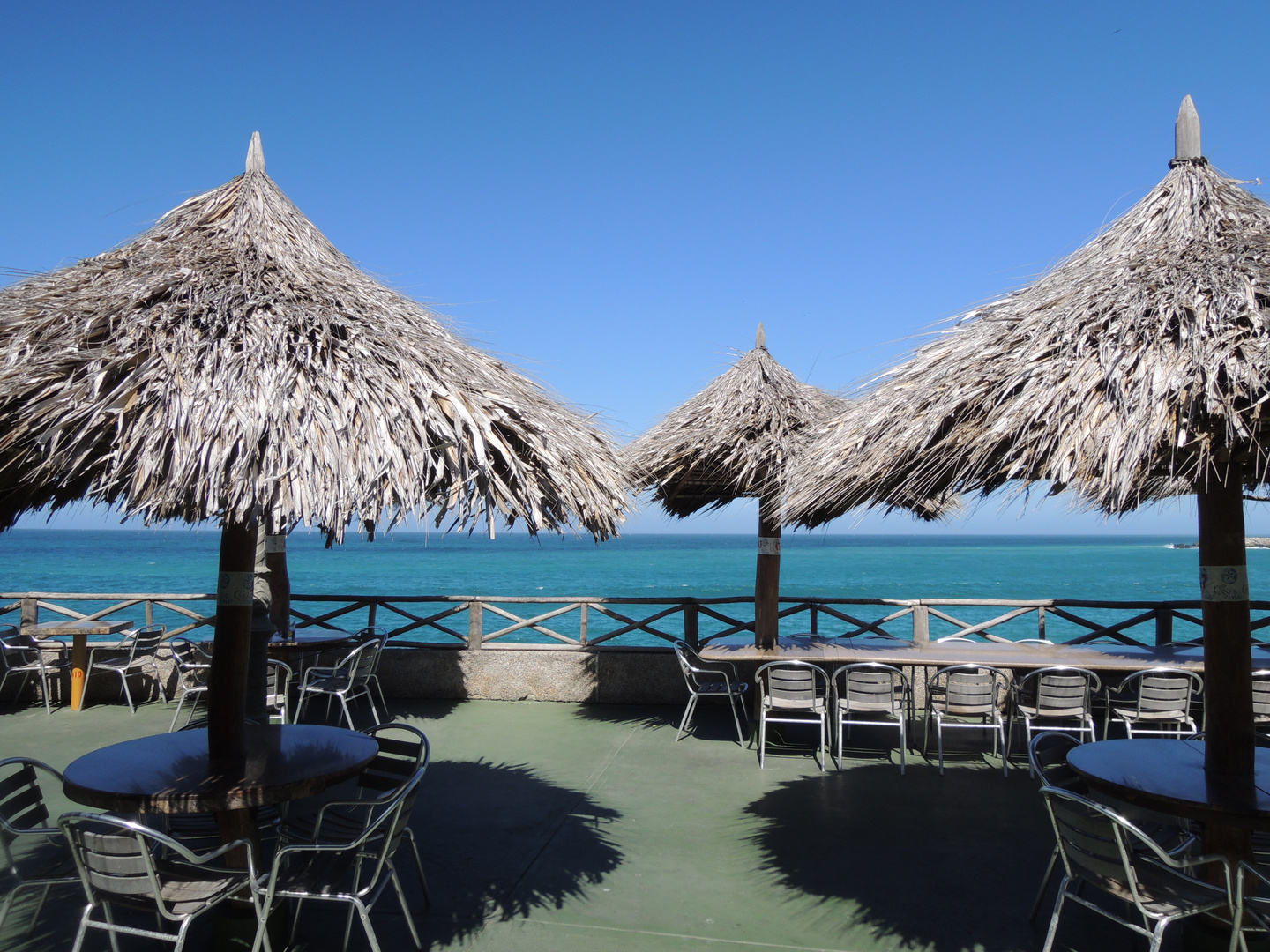 Toldo de palma de coco, Macuto, Vargas, Venezuela