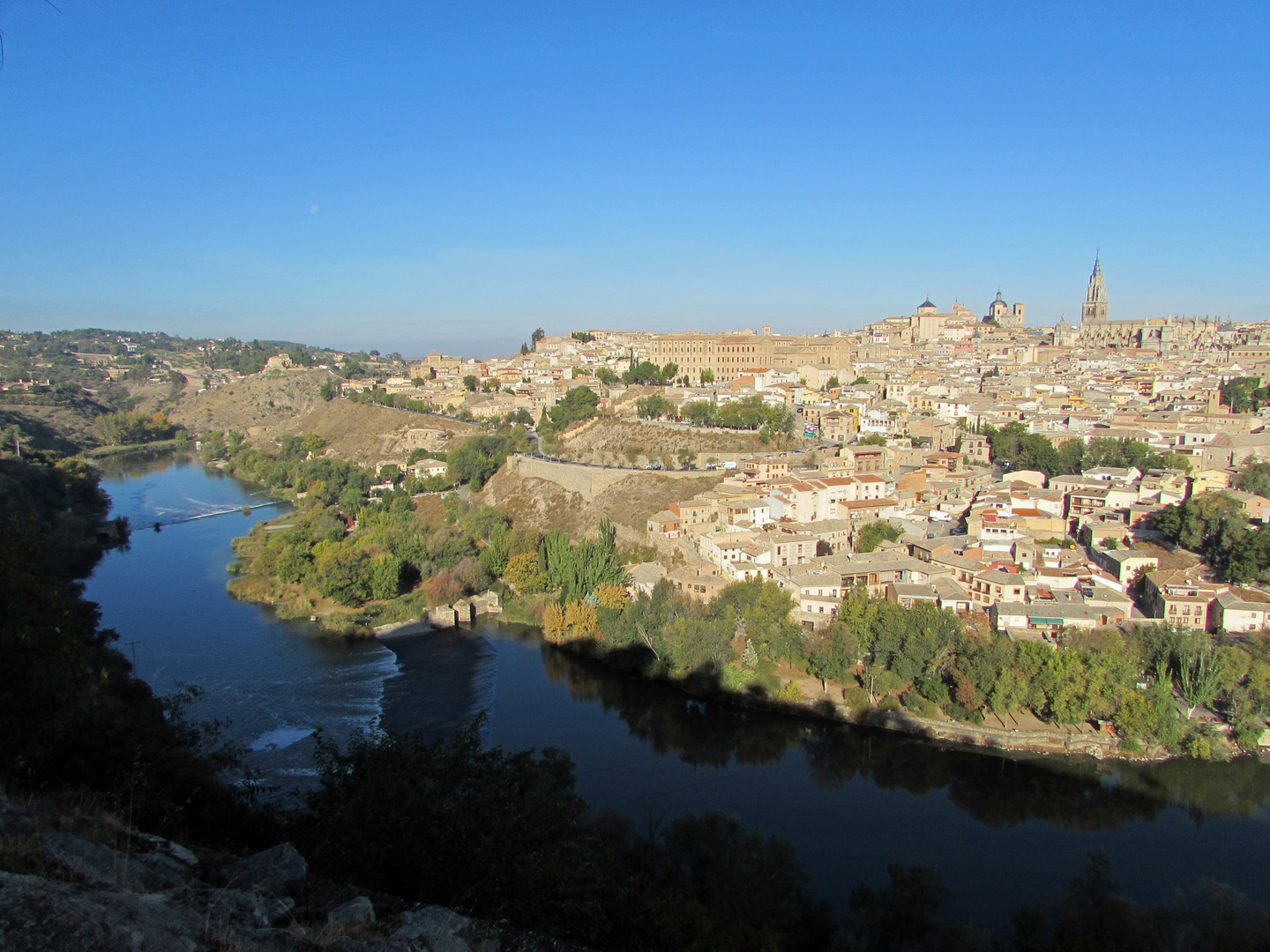 Toledo: Blick über den Río Tajo auf die Altstadt